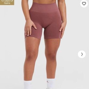 NWT Oner Active EFFORTLESS SEAMLESS SHORTS
Berry M KNITTED LOGO